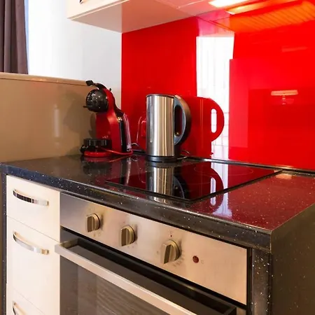 The Perfect One-bedroom Maisonette In By Flat Mаnager Apartman