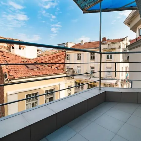 The Perfect One-bedroom Maisonette In By Flat Mаnager Apartman *